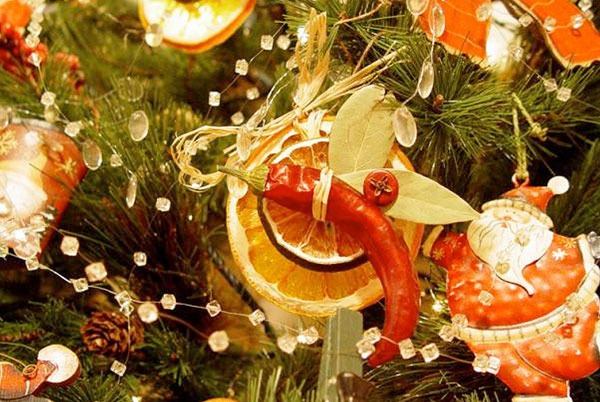 Як оригінально прикрасити новорічну ялинку: кращі ідеї з фото