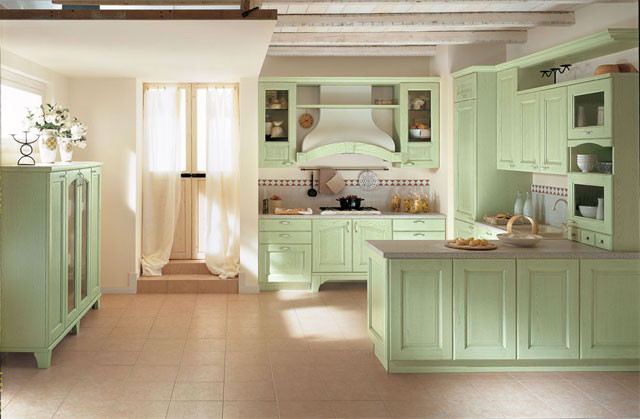 Дизайн кухні заміського будинку в класичному стилі