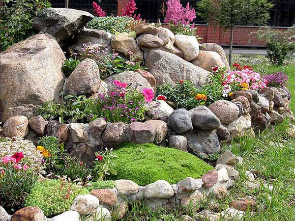 Камяниста гірка і альпінарій в дизайні саду