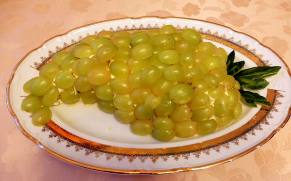 Новорічний салат Гроно винограду з куркою