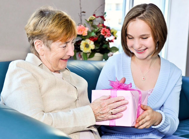 Що дарувати на Новий рік бабусі