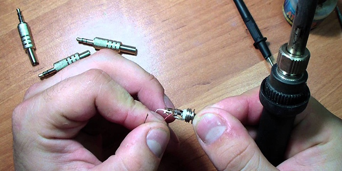 Як полагодити навушники і розєм, якщо один не працює або порвався дріт