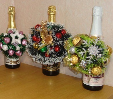 Як прикрасити пляшку шампанського на Новий рік 2017: для друзів, близьких, ідеї, своїми руками, фото, відео Як прикрасити пляшку шампанського на Новий рік 2017: для друзів, близьких, ідеї, своїми руками, фото, відео