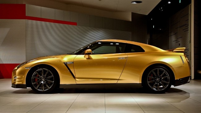 Золотий Nissan GT R пішов з молотка на інтернет аукціоні EBay |