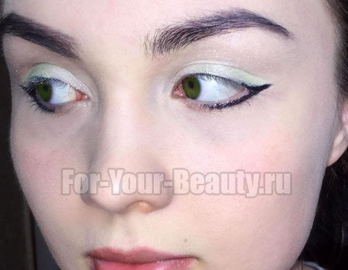 Вечірній макіяж для зелених очей: 10 фото поетапно