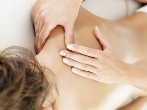 Як робити і наскільки ефективний масаж при кашлі?
