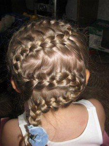 Які зачіски придумати для дівчинки в дитячий сад на кожен день