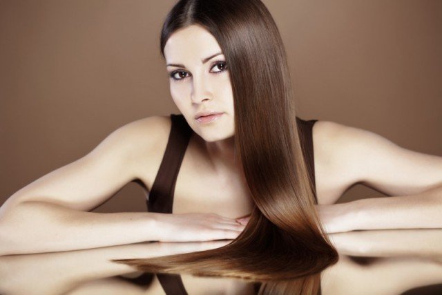 Як випрямити волосся без прасування: секрети привабливості