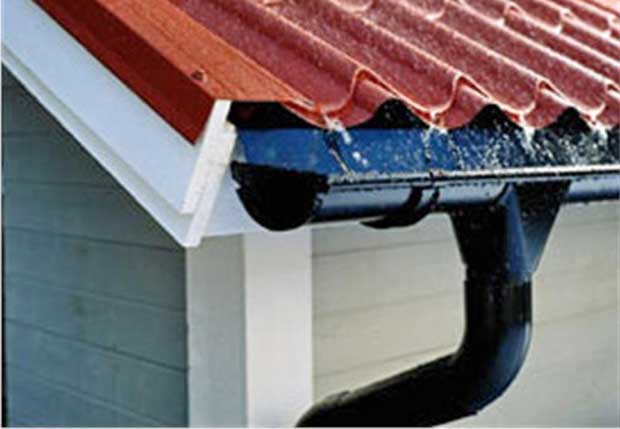 Як встановити і кріпити відливи для даху: відмінності за видами і ціною