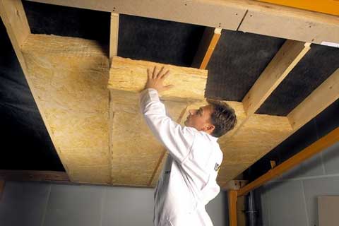 Як і чим утеплити дах деревяного приватного будинку