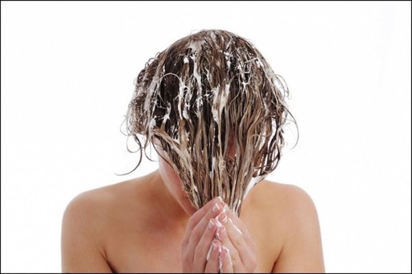 Відновлюють і лікувальні властивості гліцеринових масок для волосся