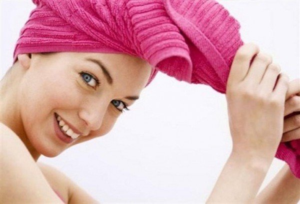 Як швидко висушити волосся без фена: 5 кращих способів