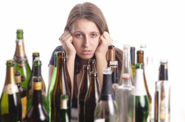 Ознаки алкоголізму у жінок: їх прояви і перебіг