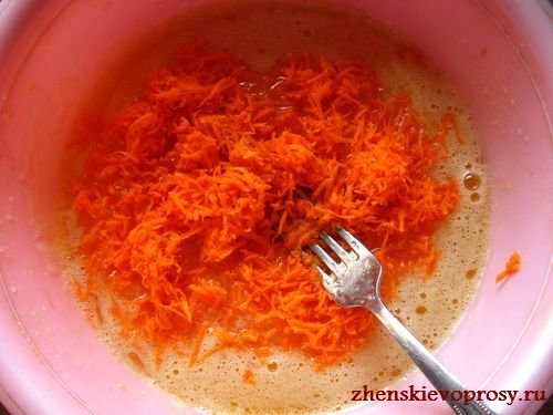 Як приготувати морквяний пиріг в мультиварці?