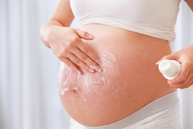 Розтяжки при вагітності: як уникнути неприємного дефекту?