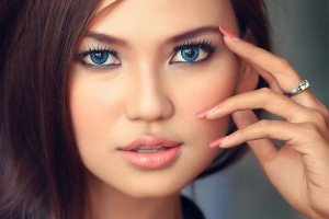 Класичний макіяж очей: техніка вечірнього і денного стилю | фото, відео