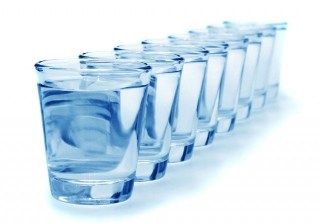 Як правильно пити воду, щоб схуднути: корисні поради