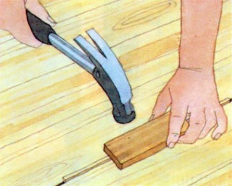 Чим закрити щілини в деревяній підлозі: варіанти вирішення питання