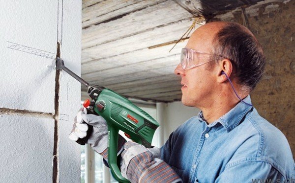 Штроблення стін: інструменти та особливості процесу залежно від матеріалу стін