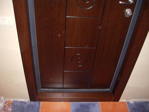 Обробка вхідних укосів: як привести дверний проріз в належний вигляд