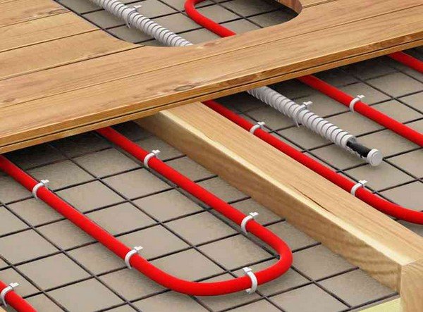 Тепла підлога в деревяному будинку: якою і як правильно встановити