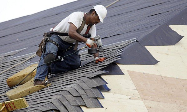 Покрівельні матеріали для даху: різновиди та їх особливості