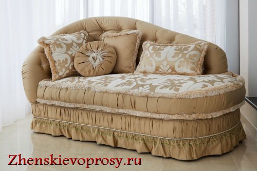 Як прикрасити інтерєр диванними подушками?