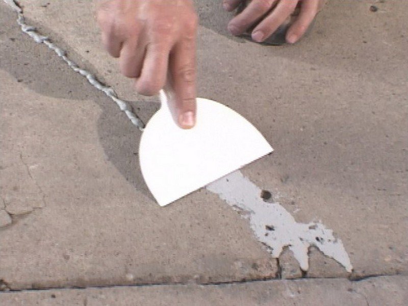 Як вирівняти бетонну підлогу: два способи вирішення питання
