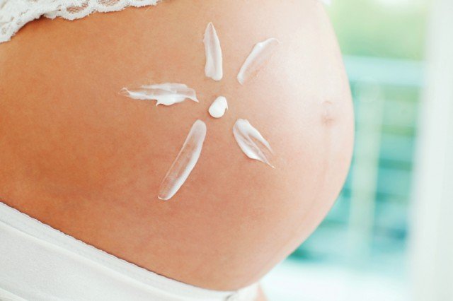 Розтяжки при вагітності: як уникнути неприємного дефекту?
