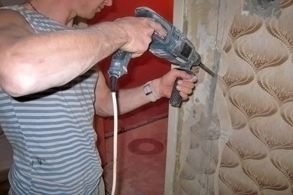 Штроблення стін: інструменти та особливості процесу залежно від матеріалу стін