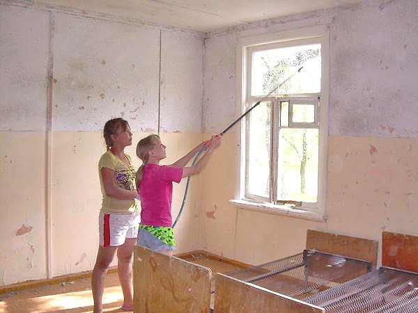 Побілка стелі своїми руками: особливості і способи нанесення