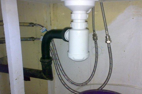 Установка змішувача в мийку або раковину: нюанси підключення до водопроводу