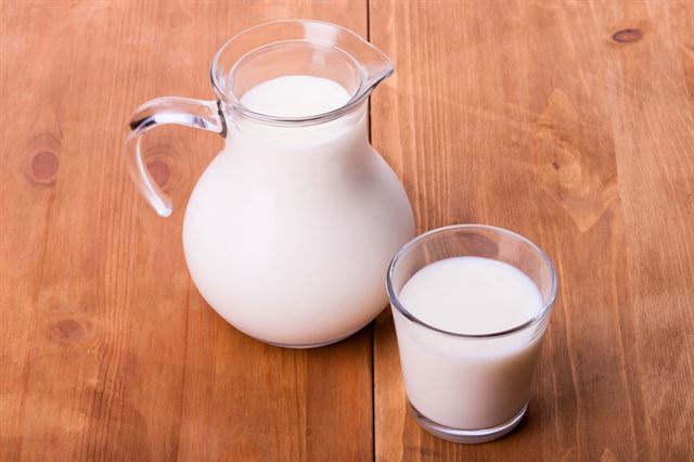 Як очистити самогон молоком: докладний опис способів очищення