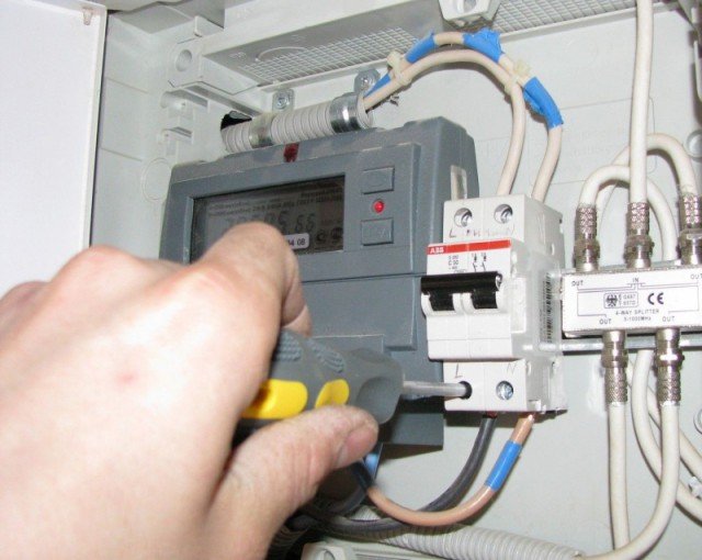 Підключення лічильника електроенергії своїми руками: інструктаж