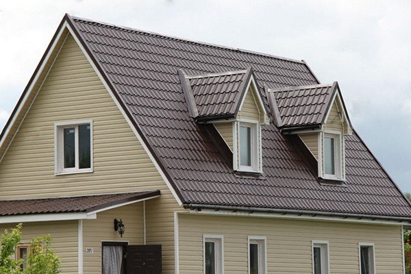 Покрівельні матеріали для даху: різновиди та їх особливості