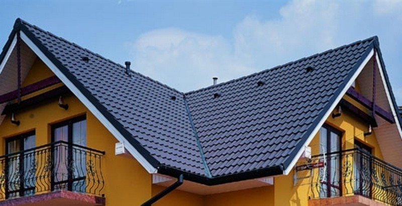 Типи покрівлі: чим покрити дах приватного будинку