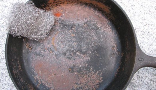 Як почистити сковороду від нагару — корисні поради господиням