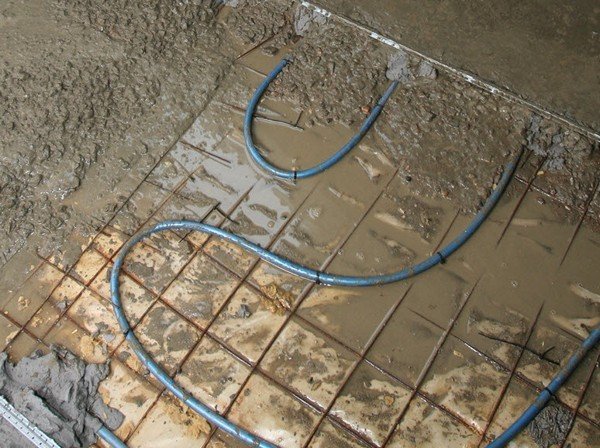 Стяжка для теплої підлоги: її особливості та технологія заливки своїми руками Стяжка для теплої підлоги: її особливості та технологія заливки своїми руками
