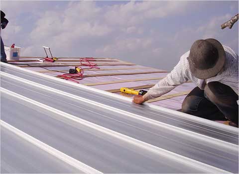 Ремонт даху з профнастилу: при протіканні, капітальний