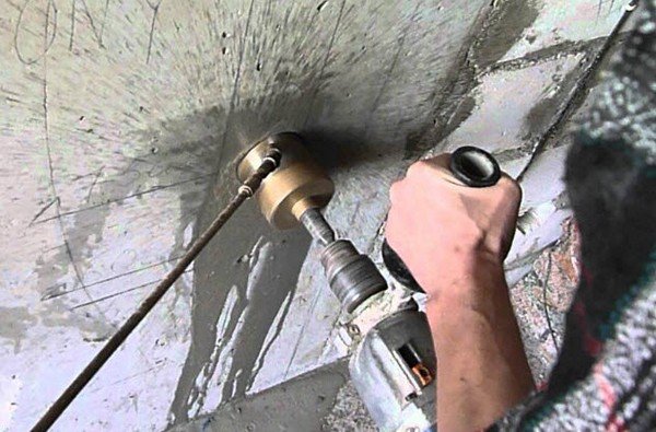Свердління отворів в бетоні: застосовувані інструменти і технологія буріння
