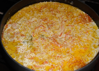 Тілапія з морквою під сметанним соусом, фото рецепт