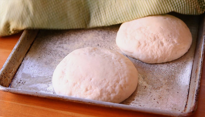 Тісто для пиріжків на кефірі: рецепт без дріжджів для смаження в духовці