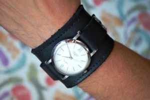 Як зробити чоловічий шкіряний браслет для годинника в домашніх умовах