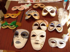 Венеціанські маски своїми руками: як зробити в домашніх умовах