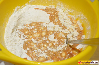Солодкий медовий кекс в мультиварці, фото рецепт
