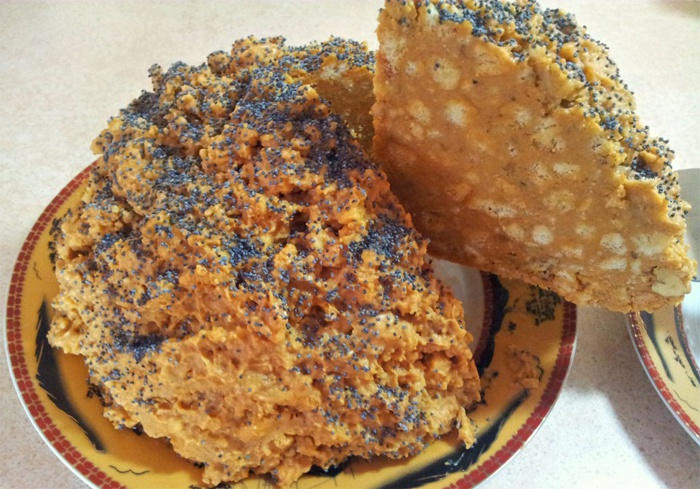 Торт Мурашник з печива і згущеного молока: класичний рецепт без випічки