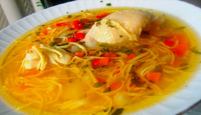 Курячий суп з локшиною і картоплею: рецепт приготування і калорійність страви