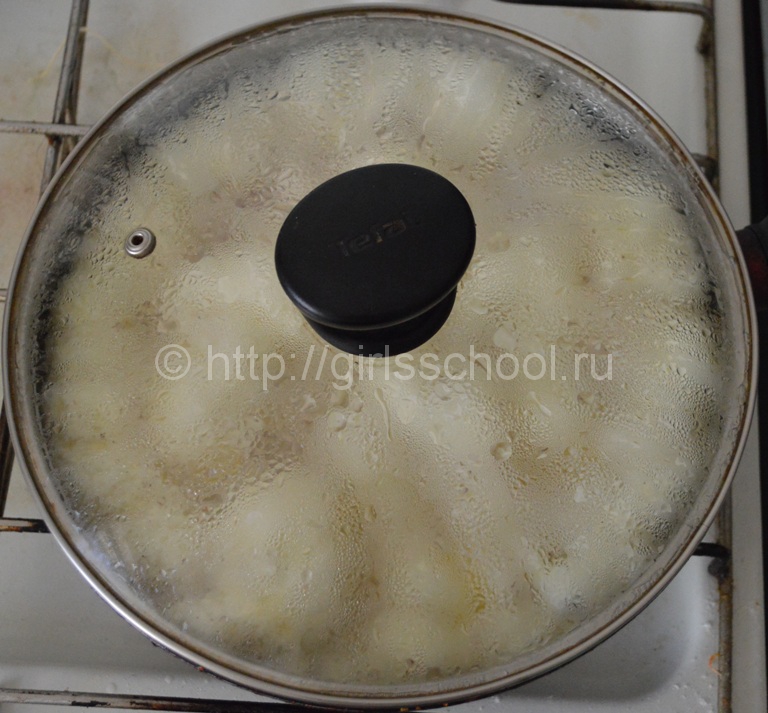 Як приготувати омлет з молоком на сковороді