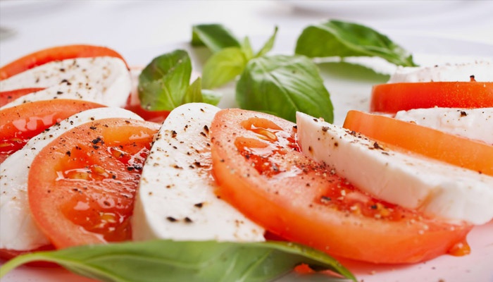 Моцарела з томатами: рецепти приготування салатів і закусок