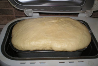 Хліб із здобного дріжджового тіста в хлібопічці, фото рецепт
